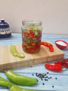 A picture of Pickled Chillies.