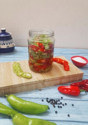 A picture of Pickled Chillies.