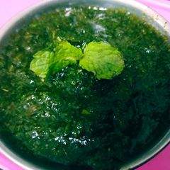 A picture of Pudina chutney.