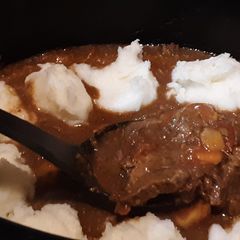 A picture of Crockpot Potato Topped Swiss Steak.