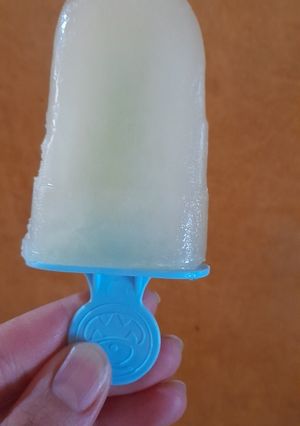 Una foto de Helado de Agua sabor a Limón