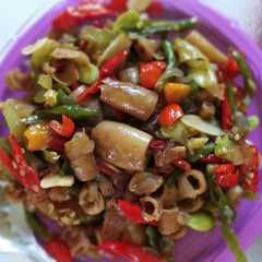A picture of Tumis cumi asin.