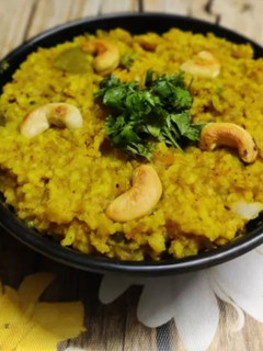 બીસી બેલે ભાત (Bisi Bele Bath Recipe In Gujarati) રેસીપી મુખ્ય ફોટો