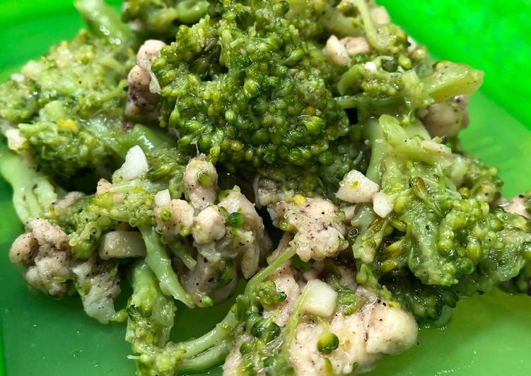 Sauted broccoli and chicken (Tumis brokoli ayam)