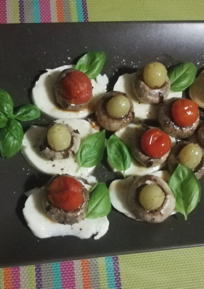 Una foto de Portobello con fruta sobre mozzarella 🌱vegetariana