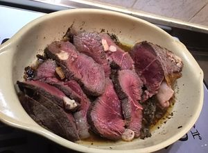 Une photo de Rôti de bœuf à l'ail et au thym