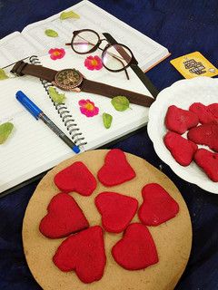 વેનીલા હાર્ટ કૂકીઝ(vanila heart cookies recipe in gujarati) રેસીપી મુખ્ય ફોટો