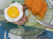 Una foto de costeletas cerdo