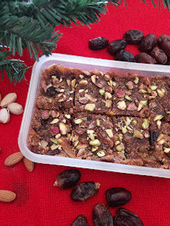 A picture of Dates and biscuits burfi.