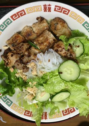 Hình của món Bún thịt nướng chả giờ.