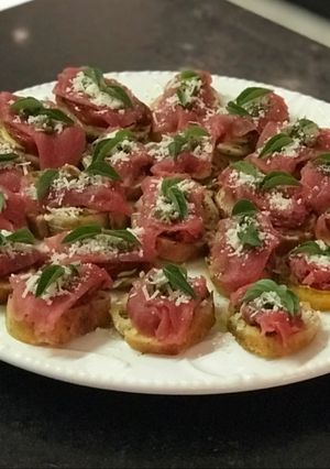 Foto de Carpaccio de carne na torrada