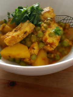 A picture of Aloo Matar Paneer.