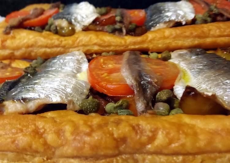 Tosta hojaldrada de sardinas y anchoas (videoreceta)