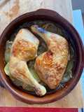 Muslos de Pollo al Horno a la Cerveza con Patatas y Cebolla