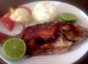 Una foto de Mojarra Frita🍤 con Mojo al Ajo