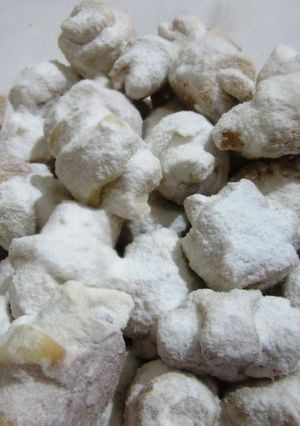 O poză a rețetei Cornulețe cu borş, margarină și rahat.