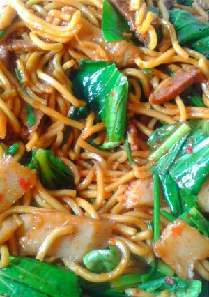 Foto resep Mi goreng daging dan fishcake