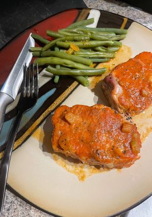 A picture of Lemon garlic pork chops.