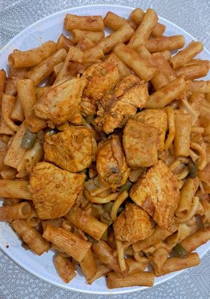 عکسی از دستور ماکارونی با لوبیا و گوشت مرغ