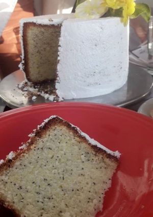 Una foto de Torta de limón y semillas de amapola