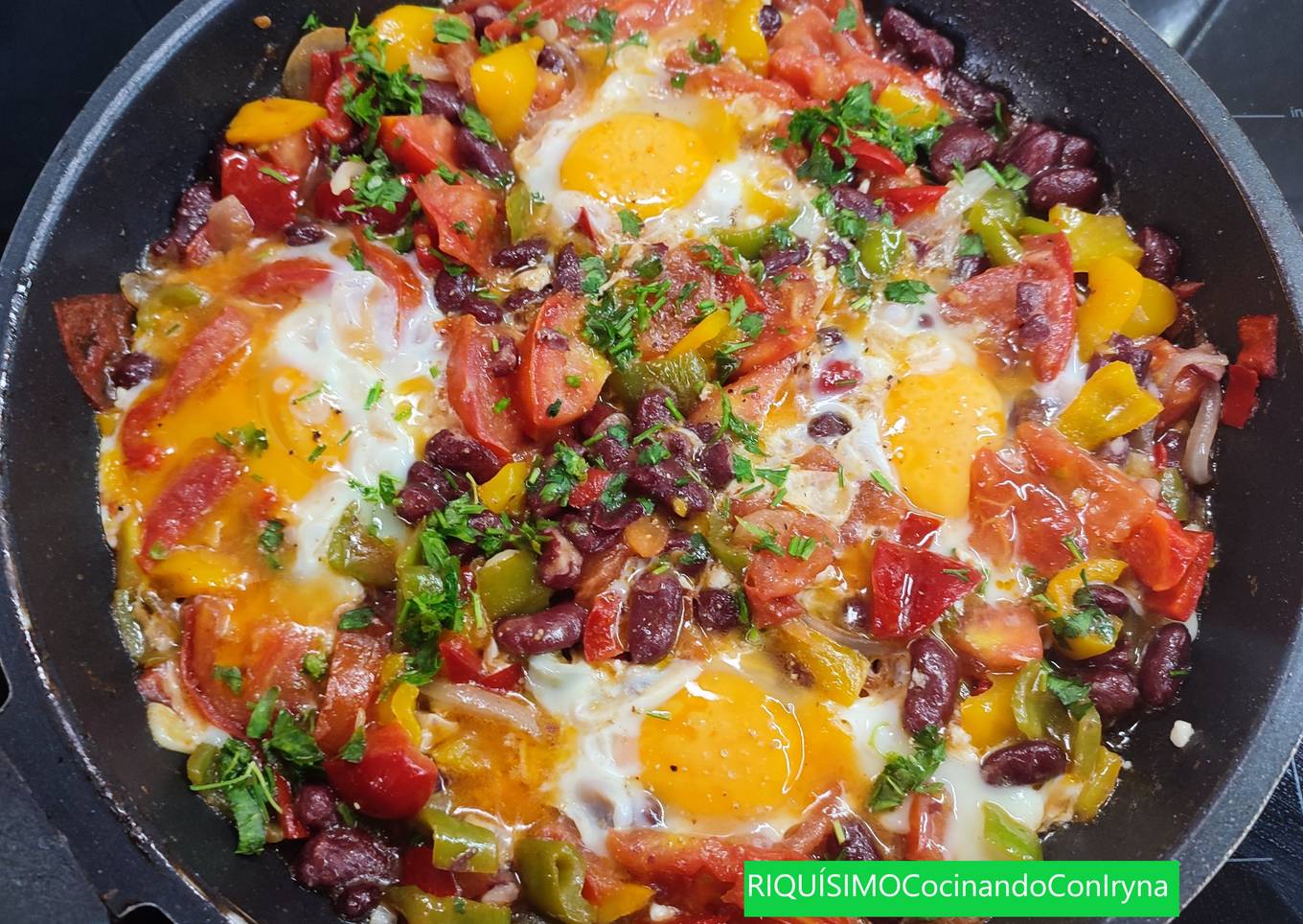 Shakshouka con alubias. Un desayuno diferente
