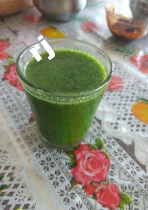 A picture of Rj special Green coriander & mint leaves panipuri.
