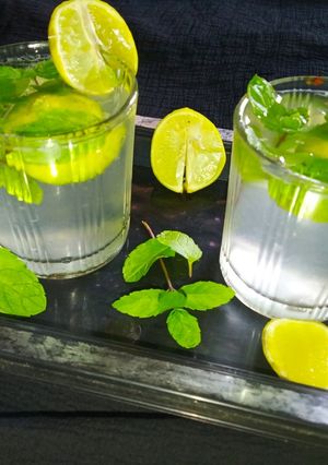 मिंट नींबू शिकंजी (mint nimbu shikanji recipe in Hindi) रेसिपी मुख्य फोटो