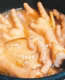 Chân gà rim bia bằng nồi cơm điện