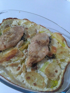 Una foto de Pechugas rellenas de espinacas y queso con salsa de nata