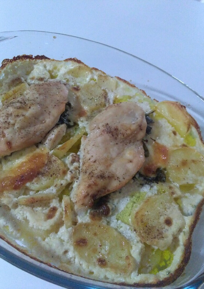 Una foto de Pechugas rellenas de espinacas y queso con salsa de nata
