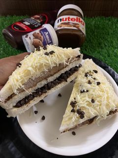 ચોકલેટ આઈસ્ક્રીમ સેન્ડવીચ (Chocolate Icecream Sandwich Recipe In Gujarati) રેસીપી મુખ્ય ફોટો