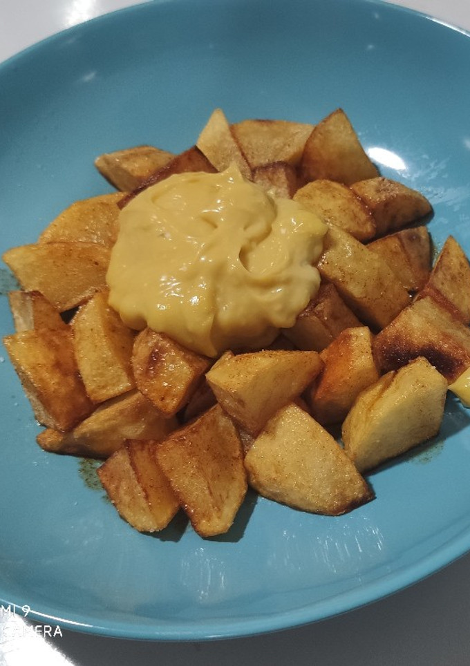 Una foto de Patatas bravas con allioli