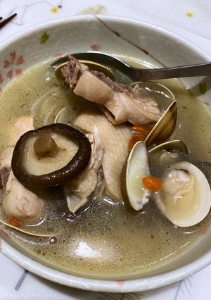 香菇蛤蜊雞湯 的食譜成品照片