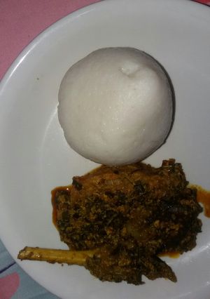 A picture of Egusi soup and tuwon shinkafa.
