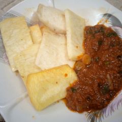 A picture of Fried yam and sauce.