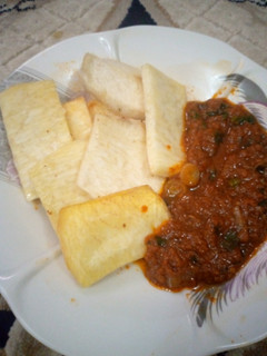 A picture of Fried yam and sauce.
