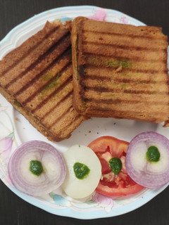 கிரில்டு சாண்ட்விச் (Grilled sandwidch recipe in tamil) 🍞 செய்முறை முக்கிய புகைப்படம்