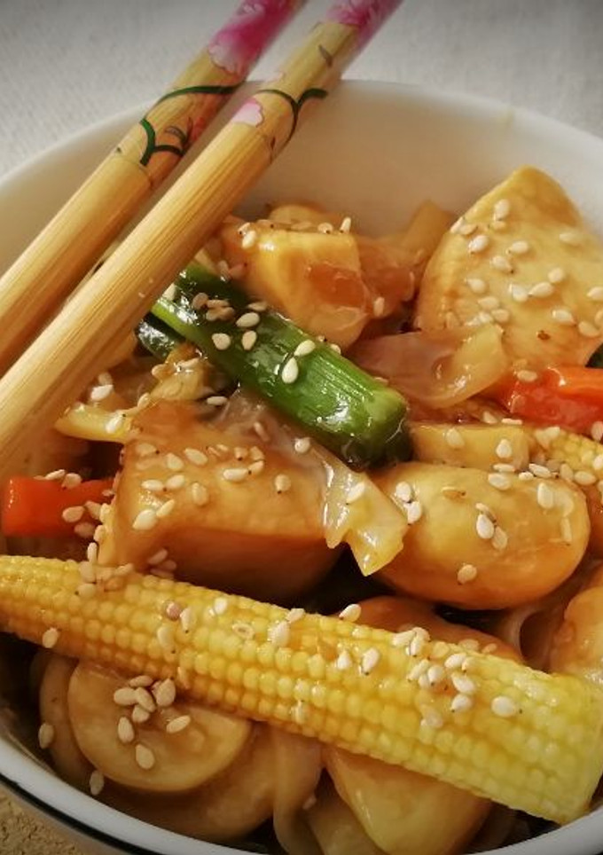 Una foto de Pollo en salsa Teriyaki con Noodles de Arroz