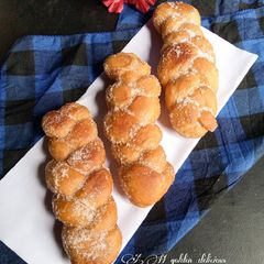 A picture of Braided Doughnut.