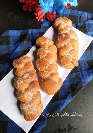 A picture of Braided Doughnut.