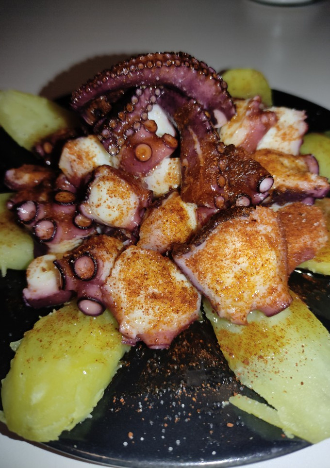 Una foto de Pulpo a la feira o a la gallega 🦑
