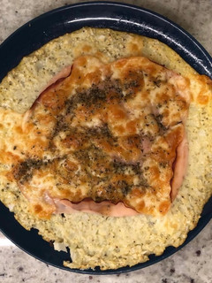 Una foto de Pizza con base de coliflor