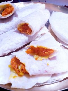 গাজরের পুর ভরা পাটিসাপটা (gajar er pur bhara patishapta recipe in Bengali) রেসিপির প্রধান ছবি