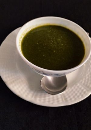 પાલક સૂપ (Spinach Soup Recipe In Gujarati) રેસીપી મુખ્ય ફોટો