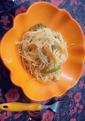 A picture of Chilli garlic noodles.