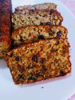 Una foto de Budín de bananas y avena con pasas de uva. Sin azúcar. Sin manteca