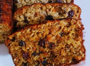 Una foto de Budín de bananas y avena con pasas de uva. Sin azúcar. Sin manteca