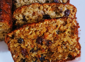 Una foto de Budín de bananas y avena con pasas de uva. Sin azúcar. Sin manteca