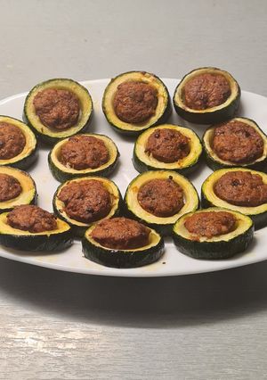 Afrikai harcsával töltött cukkini karika recept fotója