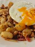 Ñoquis dorados con champiñones, bacon y huevo